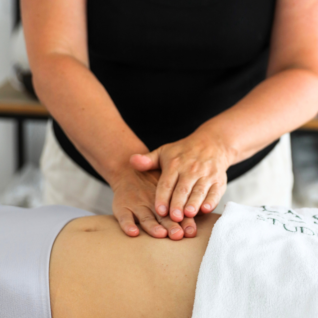 Massage détoxifiant spécial ventre par Sandrine naturopathe à Tours