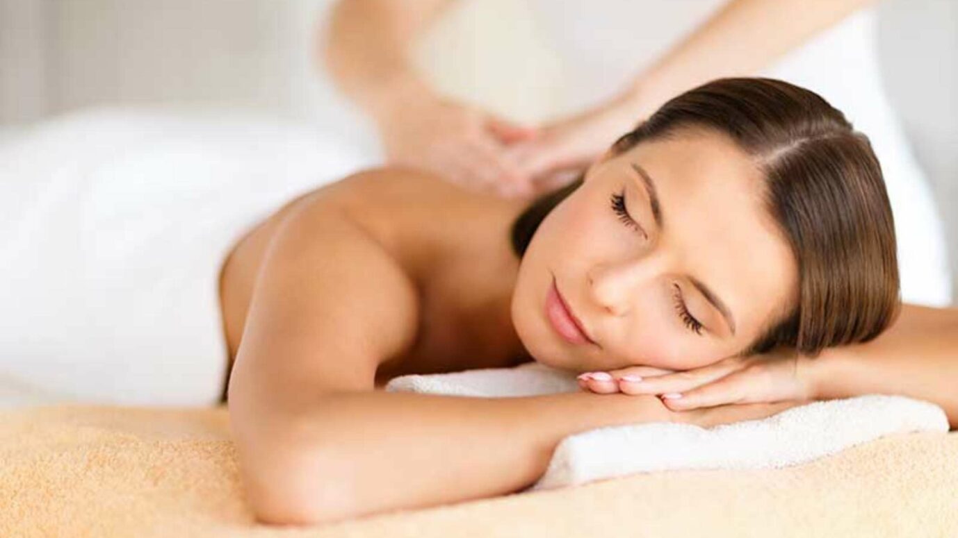 Massage en institut pour aider à combattre le stress